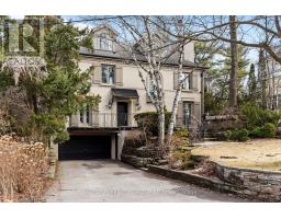27 STRATHGOWAN CRESCENT, Toronto, Ontario