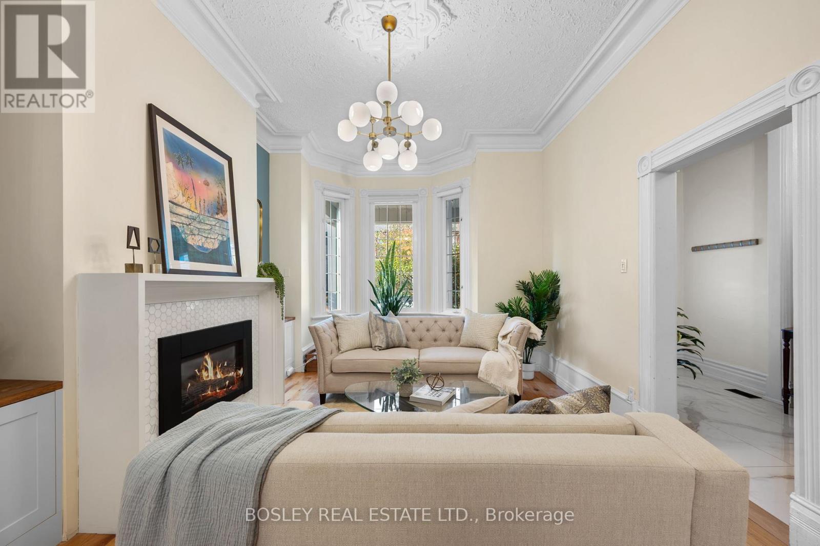 103 Manning Avenue, Toronto, Ontario  M6J 2K6 - Photo 5 - C12964488