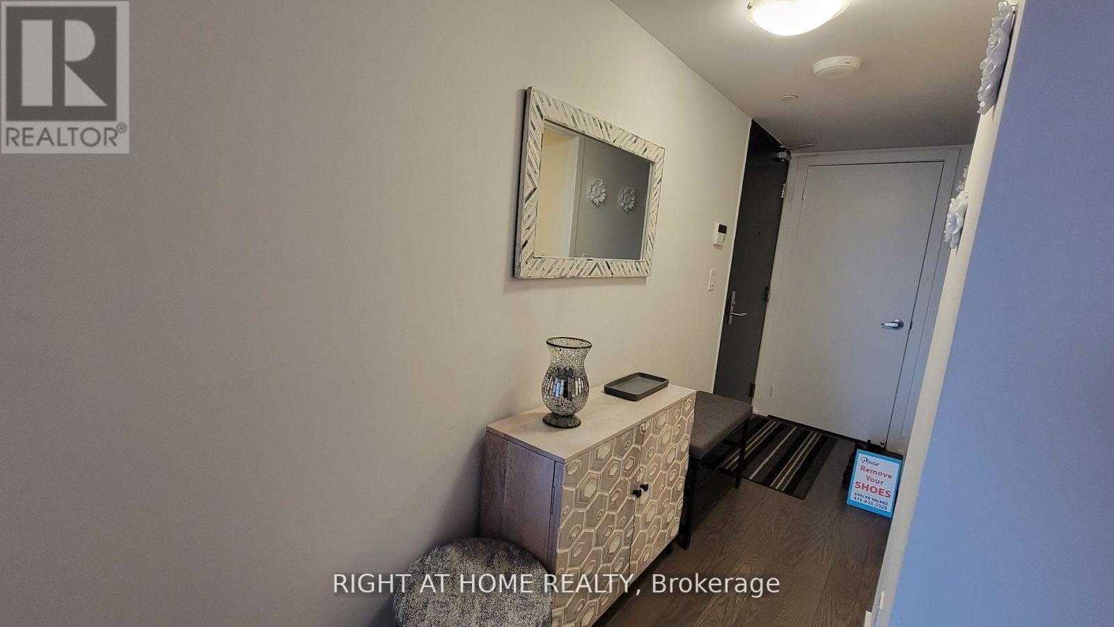 2404 - 955 Bay Street, Toronto, Ontario  M5S 0C6 - Photo 7 - C12964558
