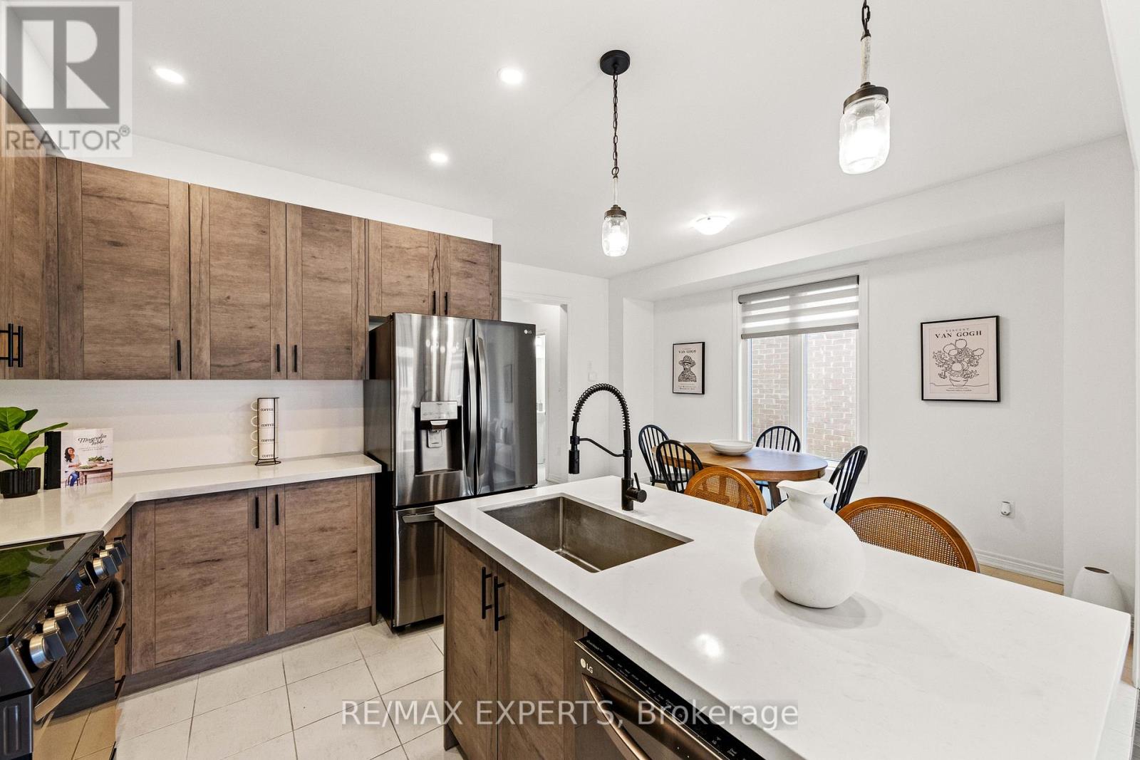 42 Frederick Taylor Way, East Gwillimbury, Ontario  L0G 1M0 - Photo 15 - N12962178