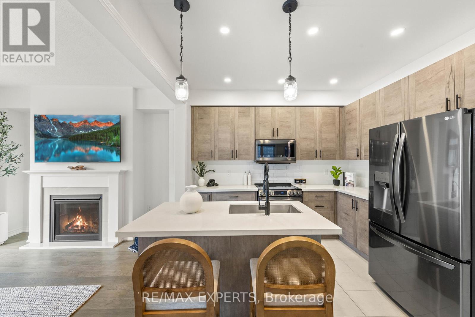 42 Frederick Taylor Way, East Gwillimbury, Ontario  L0G 1M0 - Photo 12 - N12962178