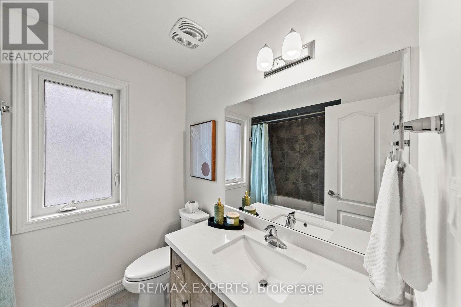 42 Frederick Taylor Way, East Gwillimbury, Ontario  L0G 1M0 - Photo 33 - N12962178