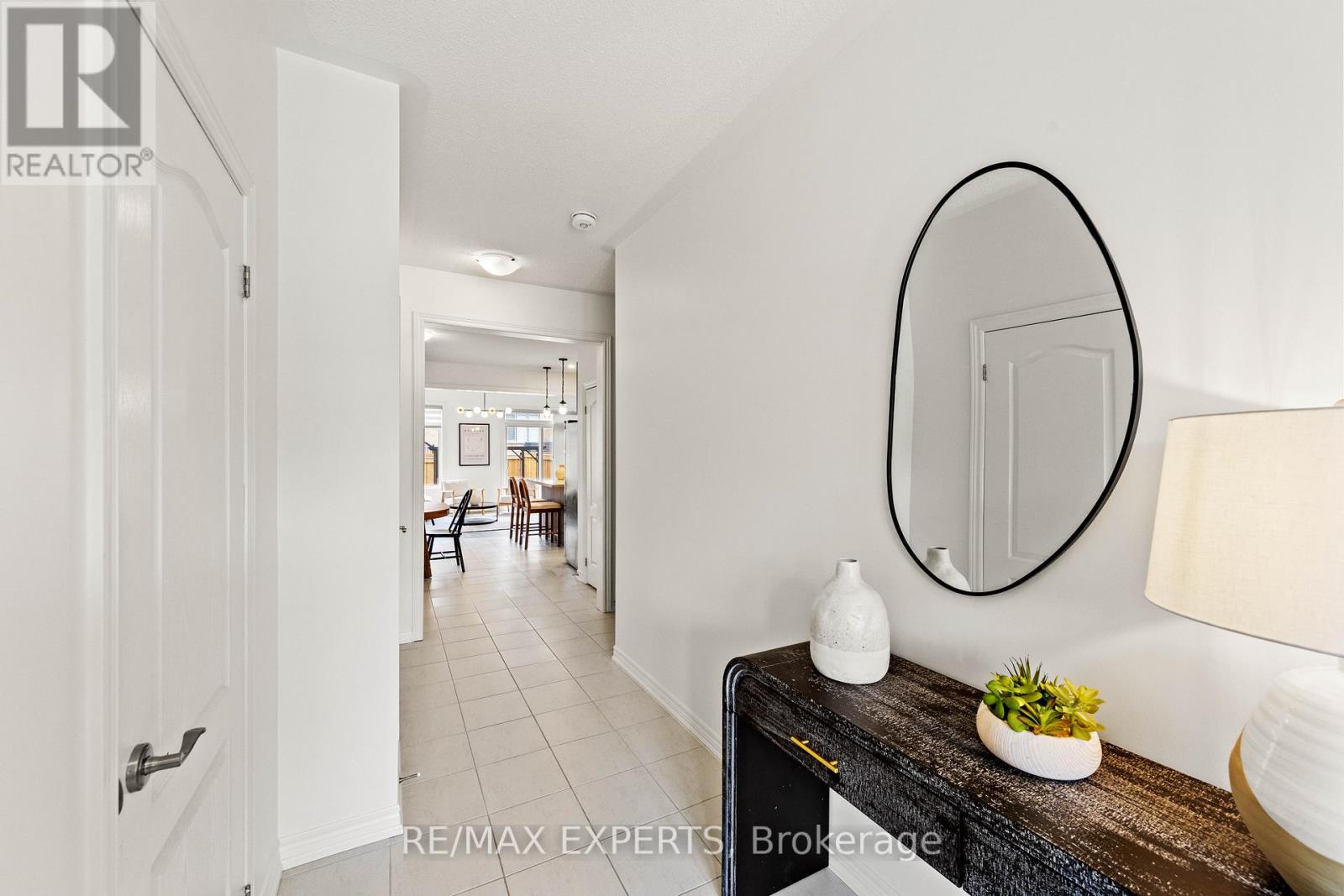 42 Frederick Taylor Way, East Gwillimbury, Ontario  L0G 1M0 - Photo 6 - N12962178