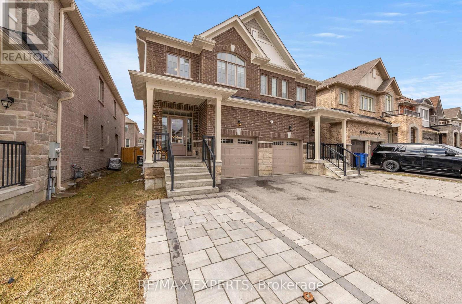 42 Frederick Taylor Way, East Gwillimbury, Ontario  L0G 1M0 - Photo 3 - N12962178