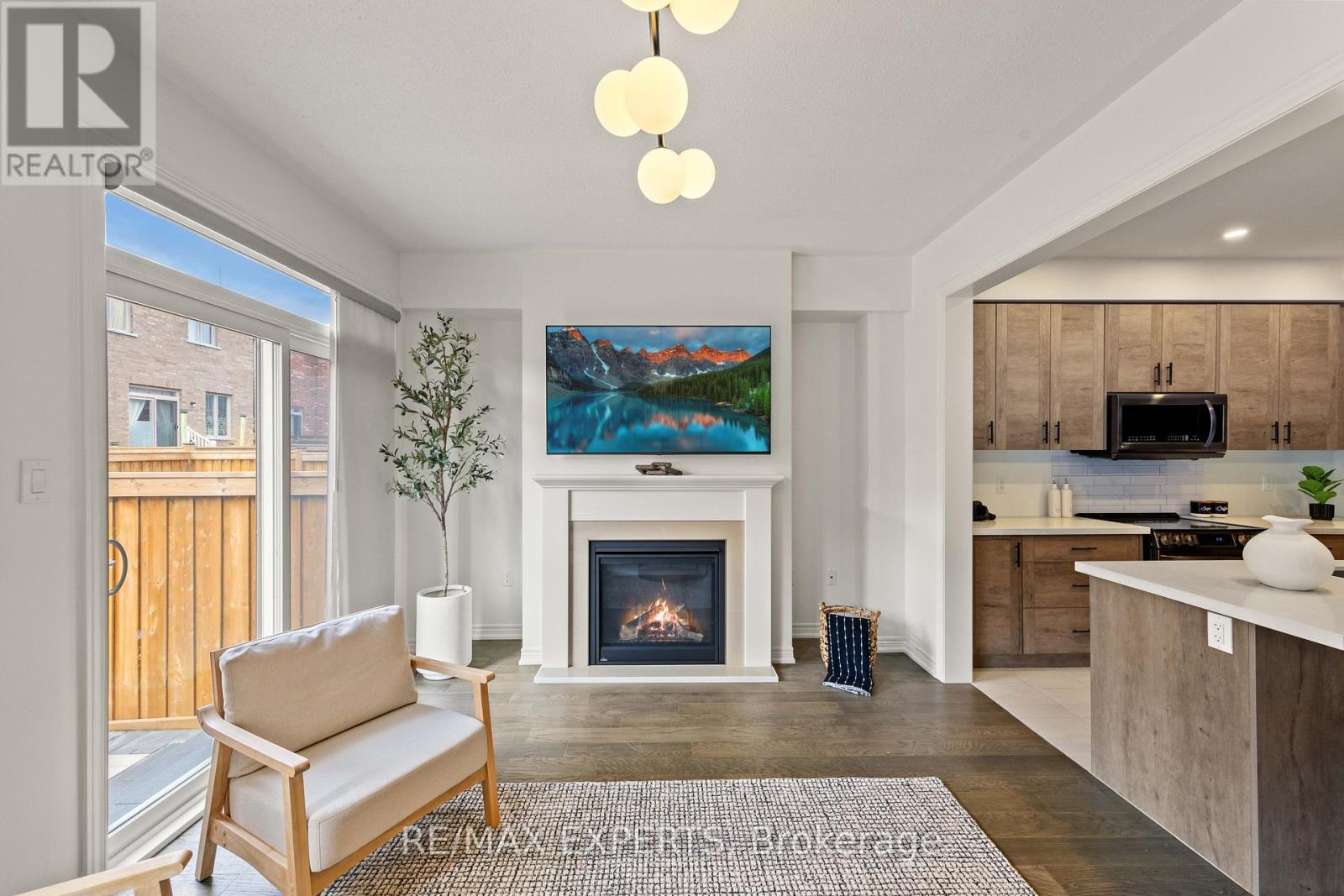 42 Frederick Taylor Way, East Gwillimbury, Ontario  L0G 1M0 - Photo 18 - N12962178