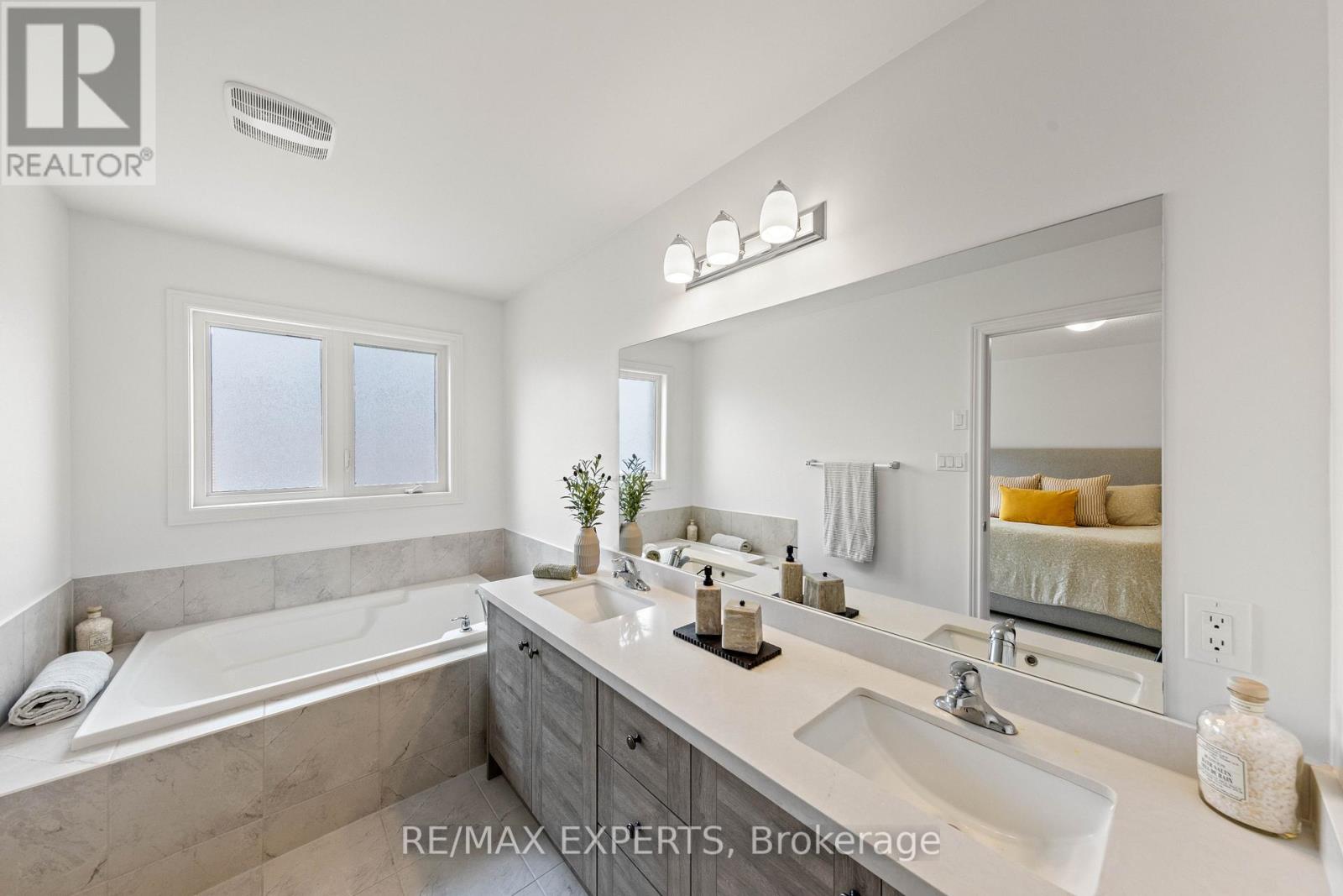 42 Frederick Taylor Way, East Gwillimbury, Ontario  L0G 1M0 - Photo 26 - N12962178