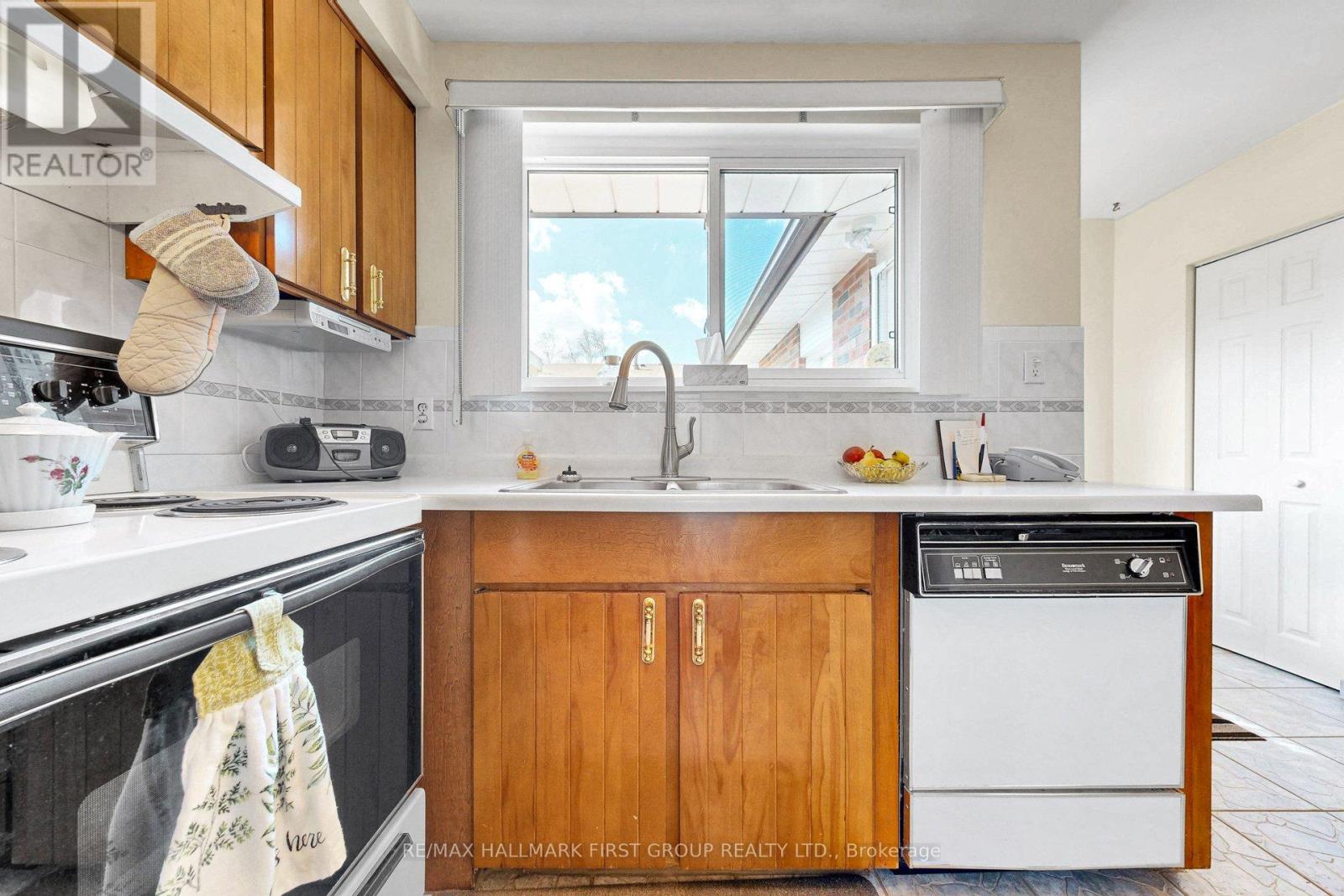 869 Vicki Drive, Pickering, Ontario  L1W 2J6 - Photo 20 - E12964344