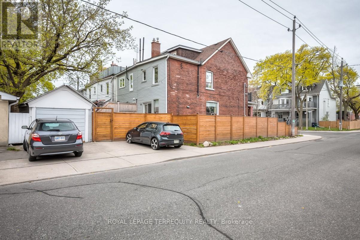 53 Muriel Avenue, Toronto, Ontario  M4J 2X8 - Photo 6 - E12964430