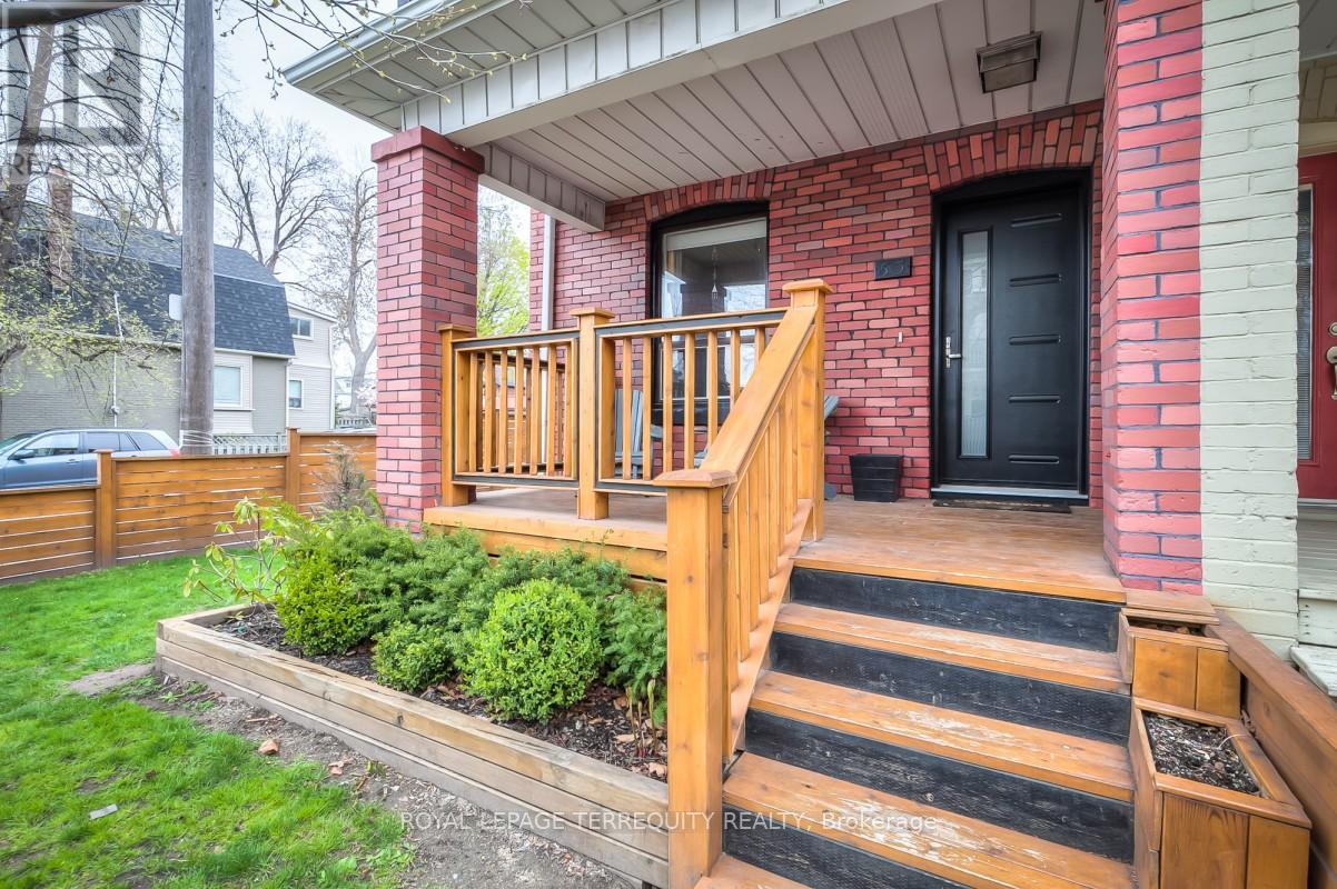 53 Muriel Avenue, Toronto, Ontario  M4J 2X8 - Photo 7 - E12964430