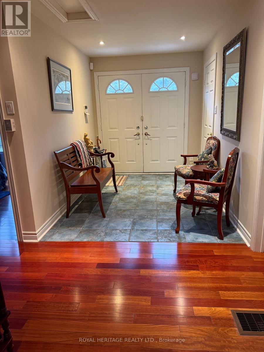 527 Rougemount Drive, Pickering, Ontario  L1W 2C1 - Photo 2 - E12964474