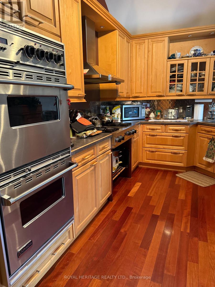 527 Rougemount Drive, Pickering, Ontario  L1W 2C1 - Photo 3 - E12964474