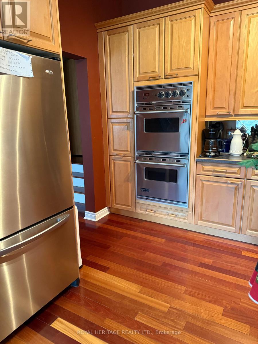 527 Rougemount Drive, Pickering, Ontario  L1W 2C1 - Photo 4 - E12964474