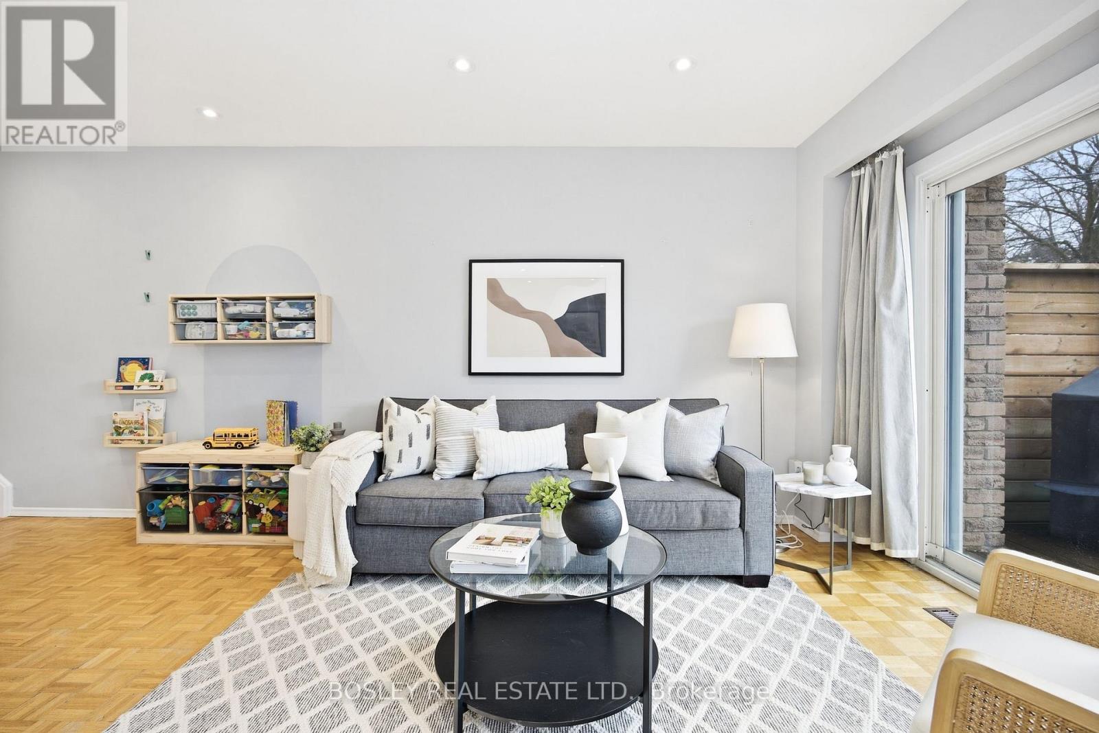 2807 St Clair Avenue E, Toronto, Ontario  M4B 1N3 - Photo 2 - E12964528