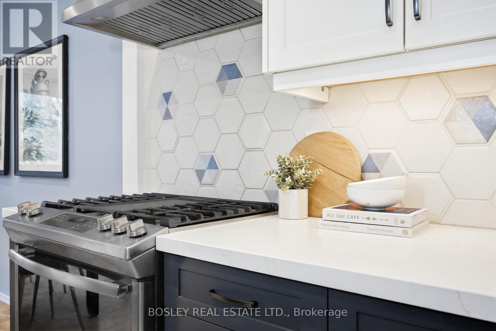 2807 St Clair Avenue E, Toronto, Ontario  M4B 1N3 - Photo 8 - E12964528