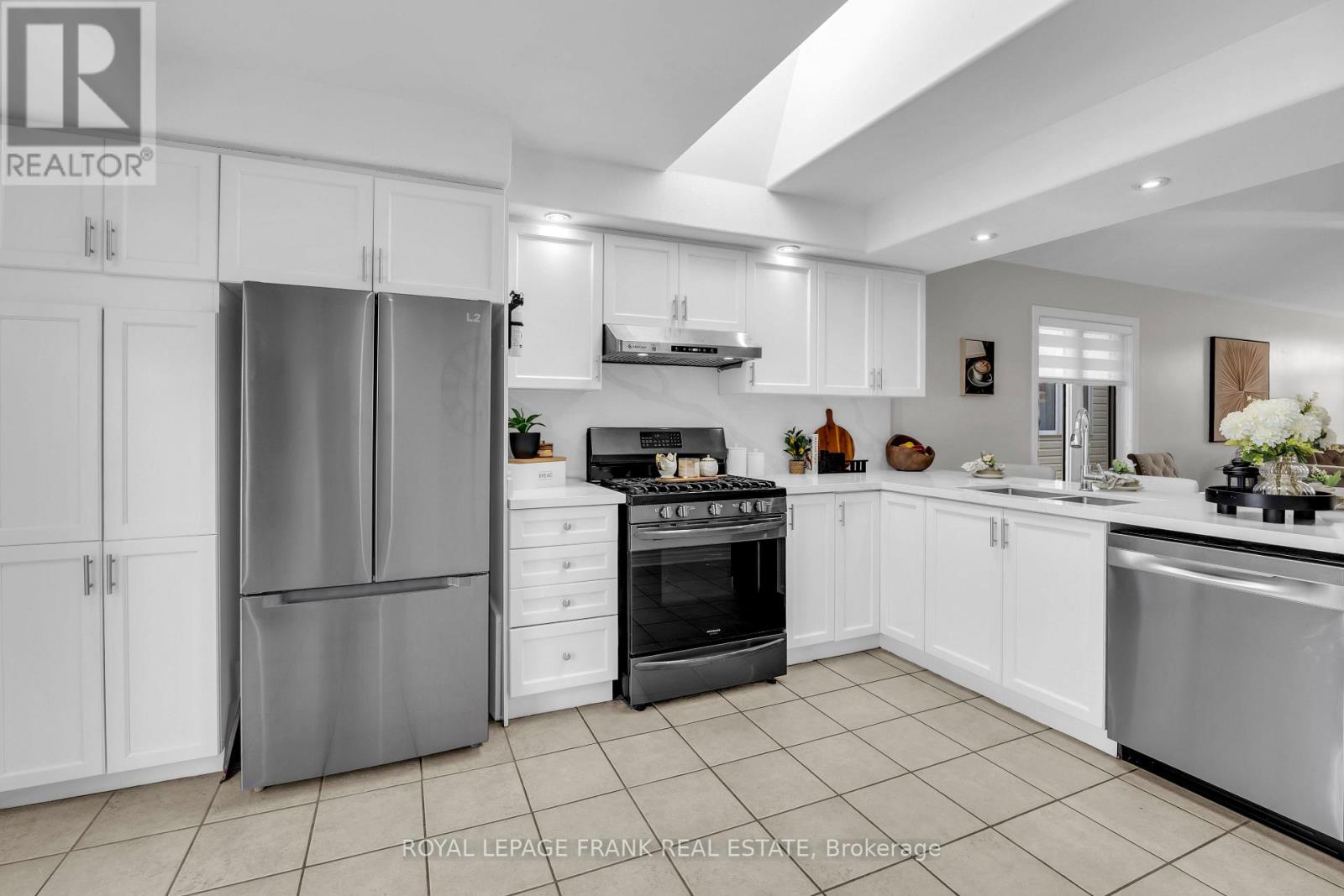 375 St Lawrence Drive, Welland, Ontario L3C 7H7 - Photo 11 - X12963270