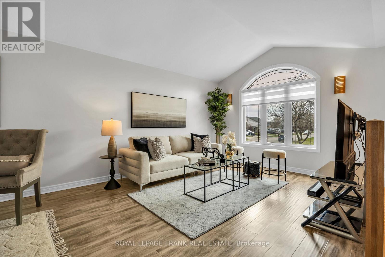 375 St Lawrence Drive, Welland, Ontario L3C 7H7 - Photo 7 - X12963270