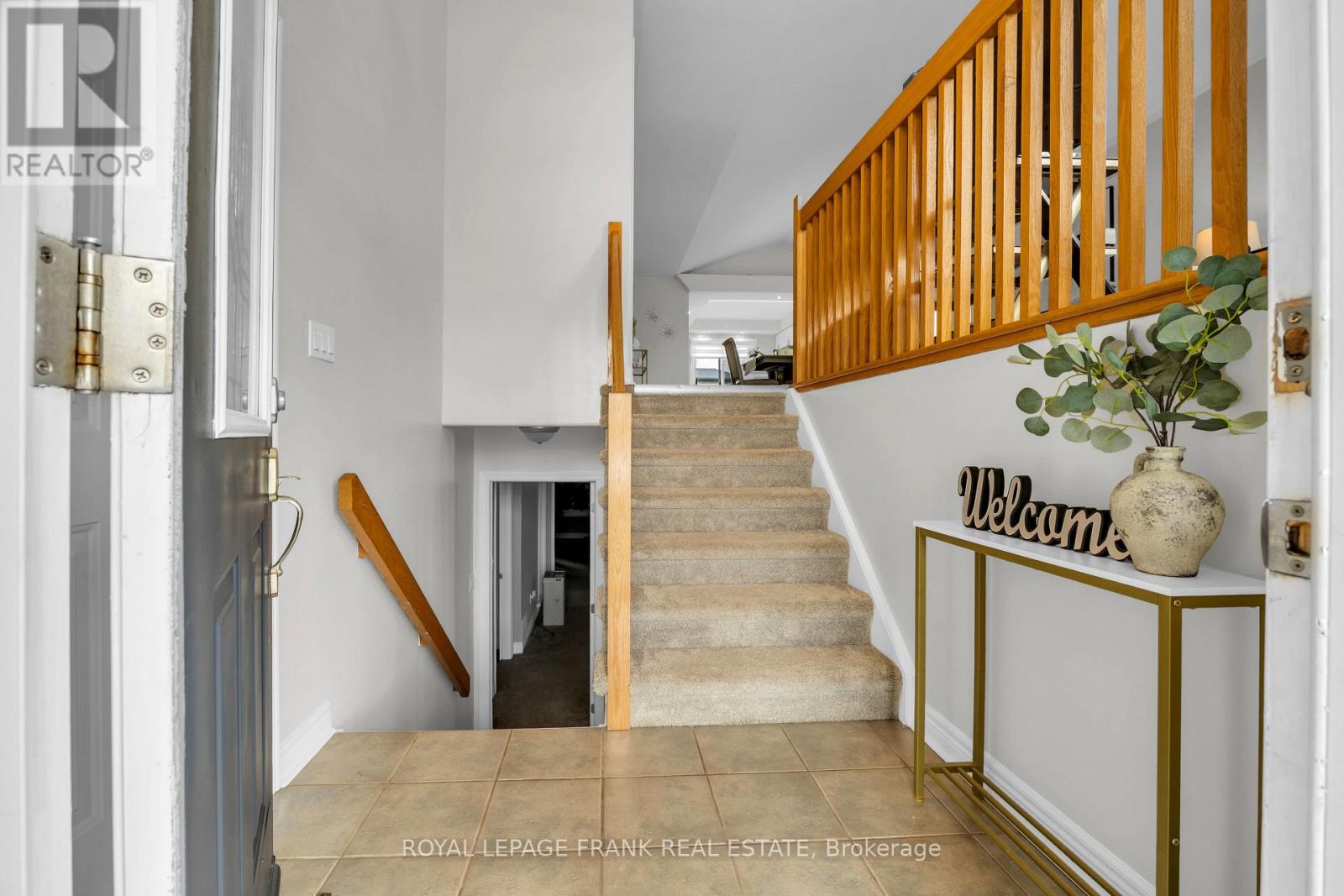 375 St Lawrence Drive, Welland, Ontario L3C 7H7 - Photo 3 - X12963270