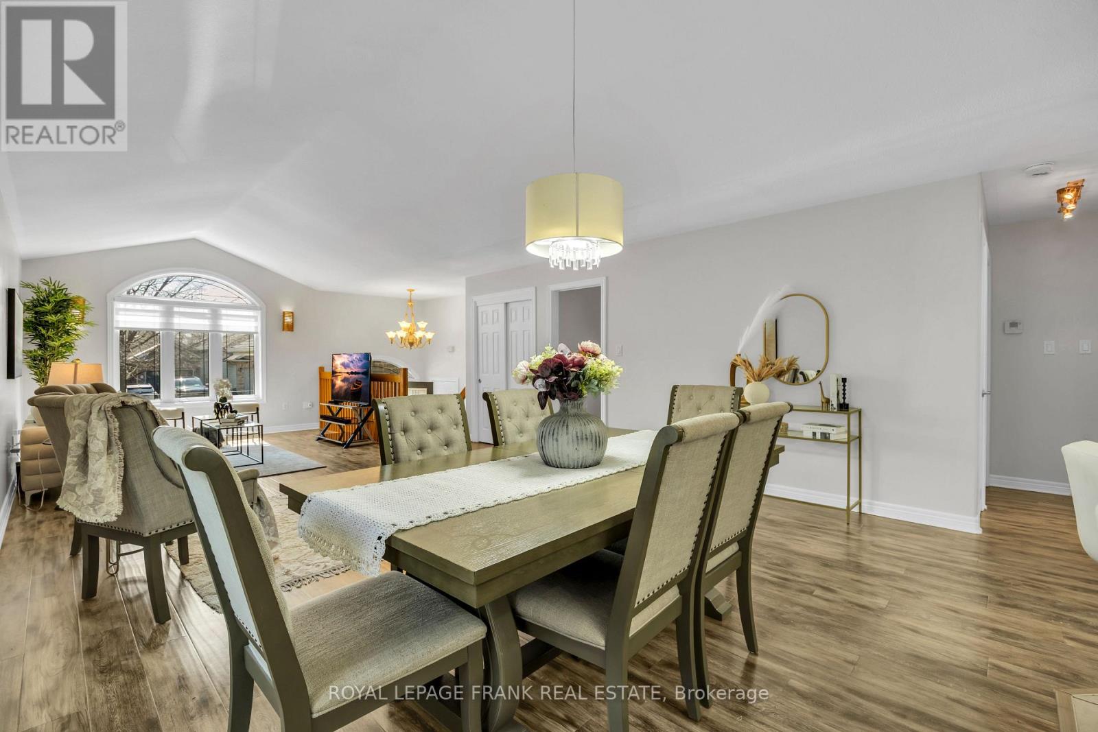 375 St Lawrence Drive, Welland, Ontario L3C 7H7 - Photo 8 - X12963270