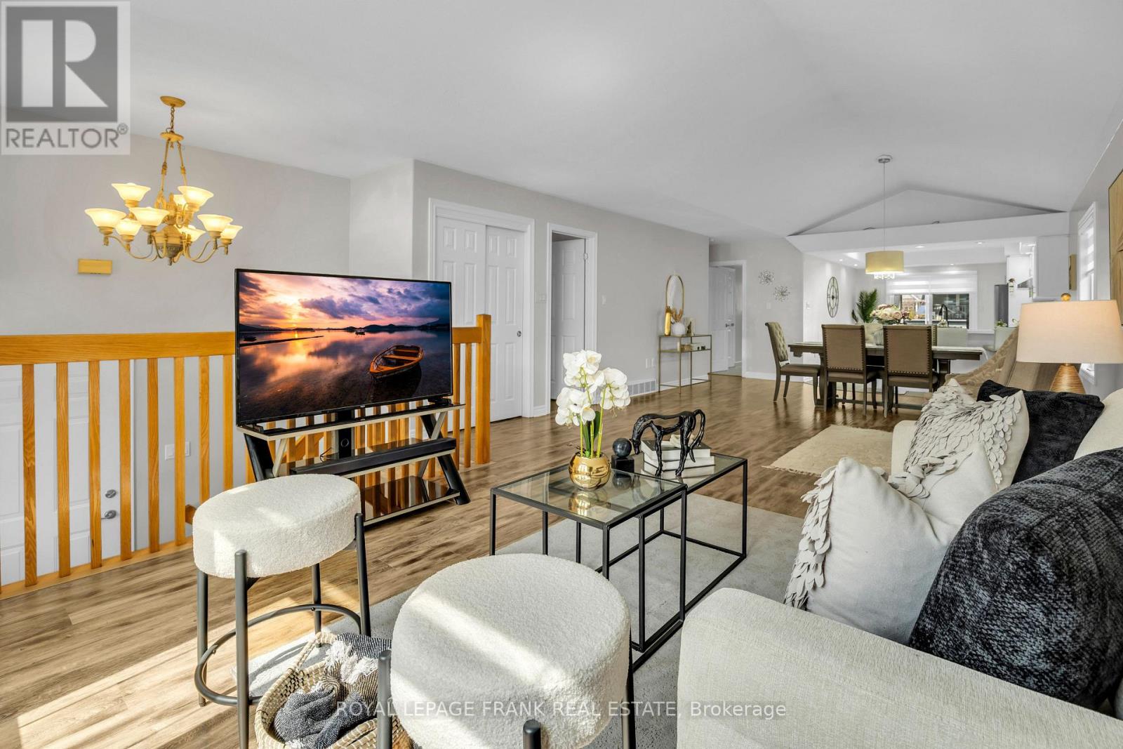 375 St Lawrence Drive, Welland, Ontario L3C 7H7 - Photo 6 - X12963270