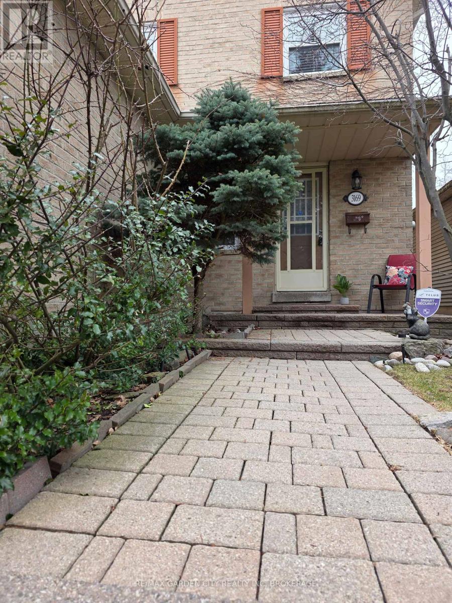 3169 Bartholomew Crescent, Mississauga, Ontario  L5N 3K9 - Photo 4 - W12776514