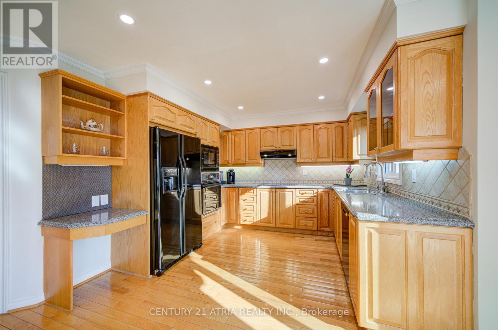 64 Craigleith Crescent, Richmond Hill, Ontario  L4E 2S4 - Photo 11 - N12964328