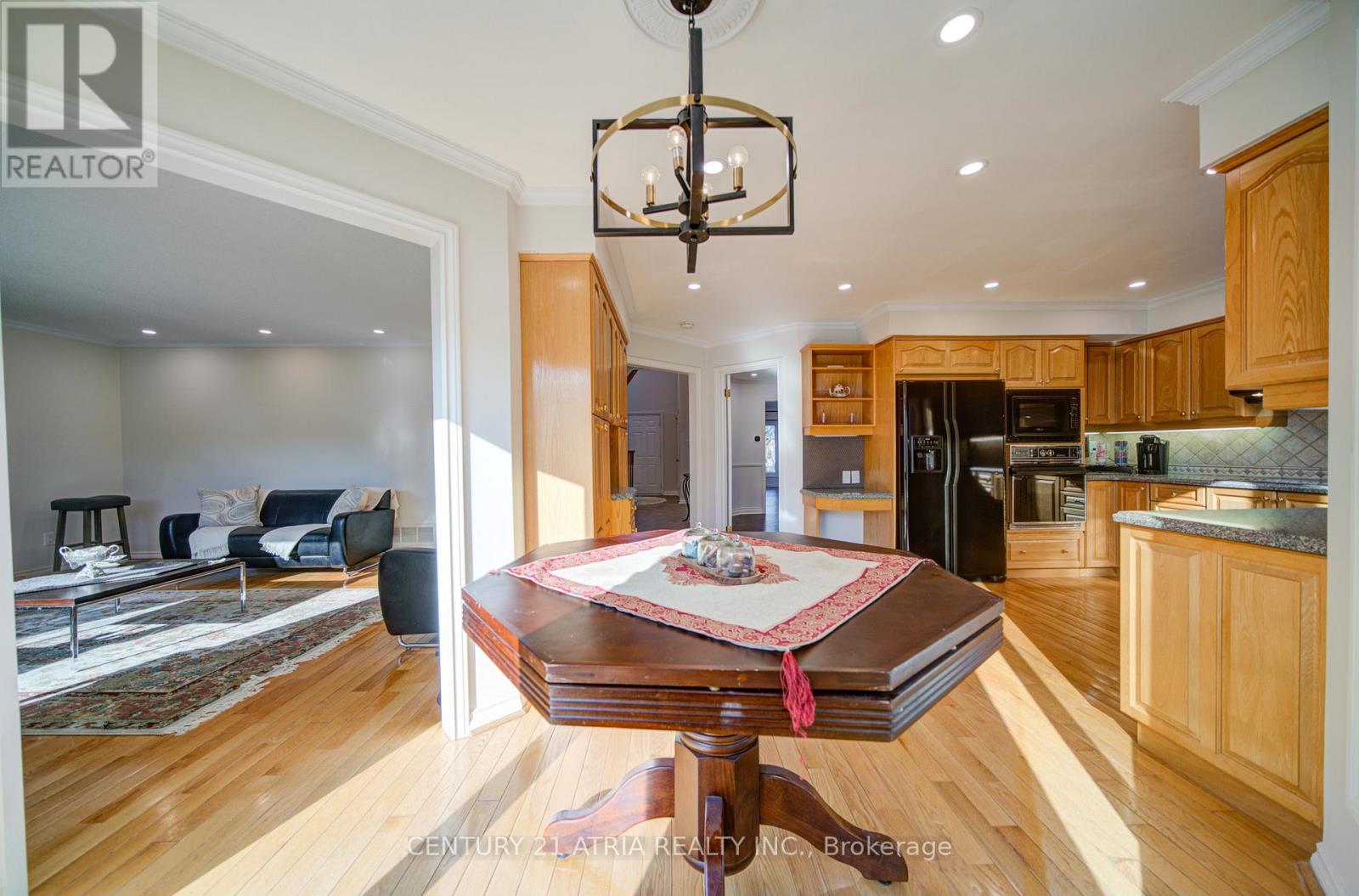 64 Craigleith Crescent, Richmond Hill, Ontario  L4E 2S4 - Photo 13 - N12964328