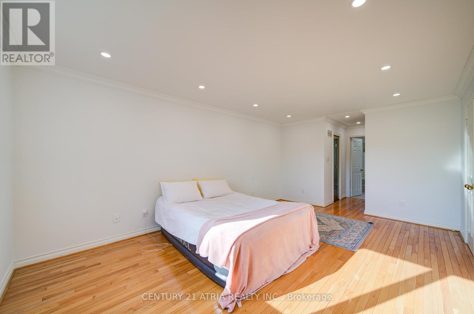 64 Craigleith Crescent, Richmond Hill, Ontario  L4E 2S4 - Photo 18 - N12964328