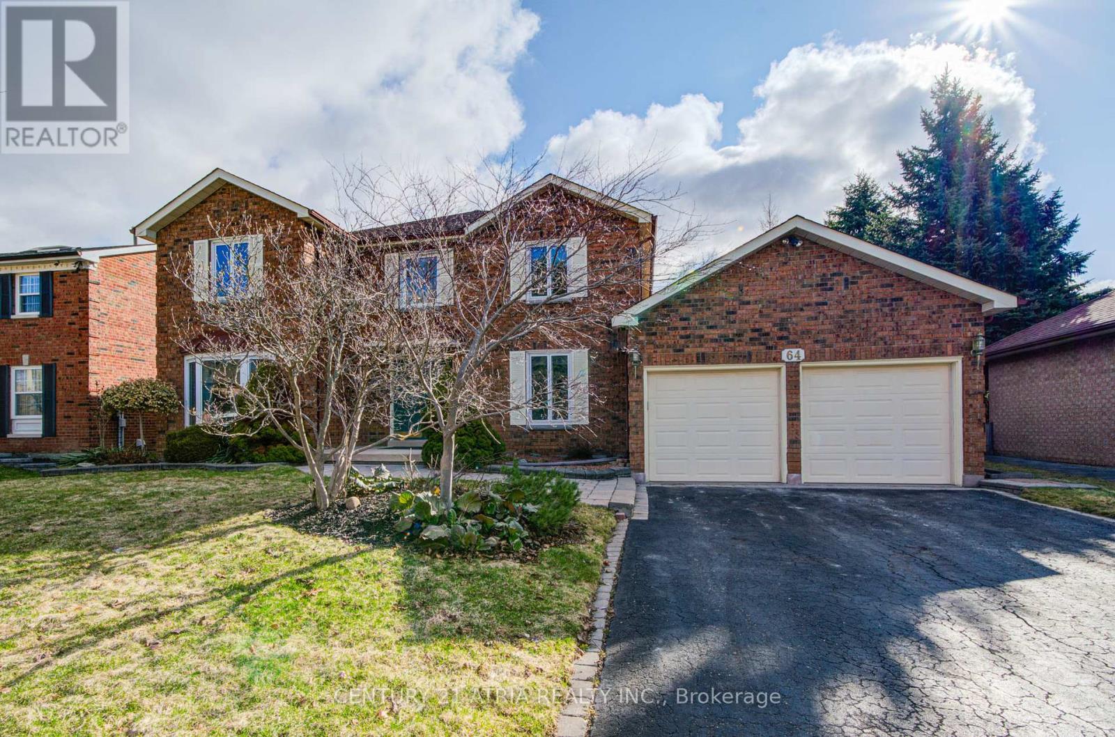 64 Craigleith Crescent, Richmond Hill, Ontario  L4E 2S4 - Photo 2 - N12964328