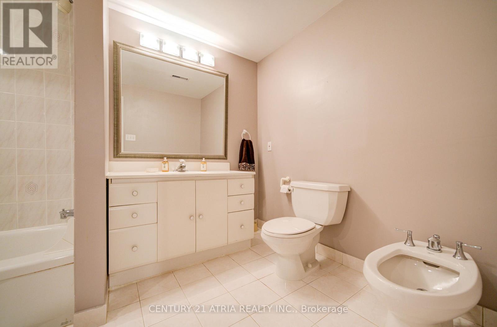 64 Craigleith Crescent, Richmond Hill, Ontario  L4E 2S4 - Photo 30 - N12964328