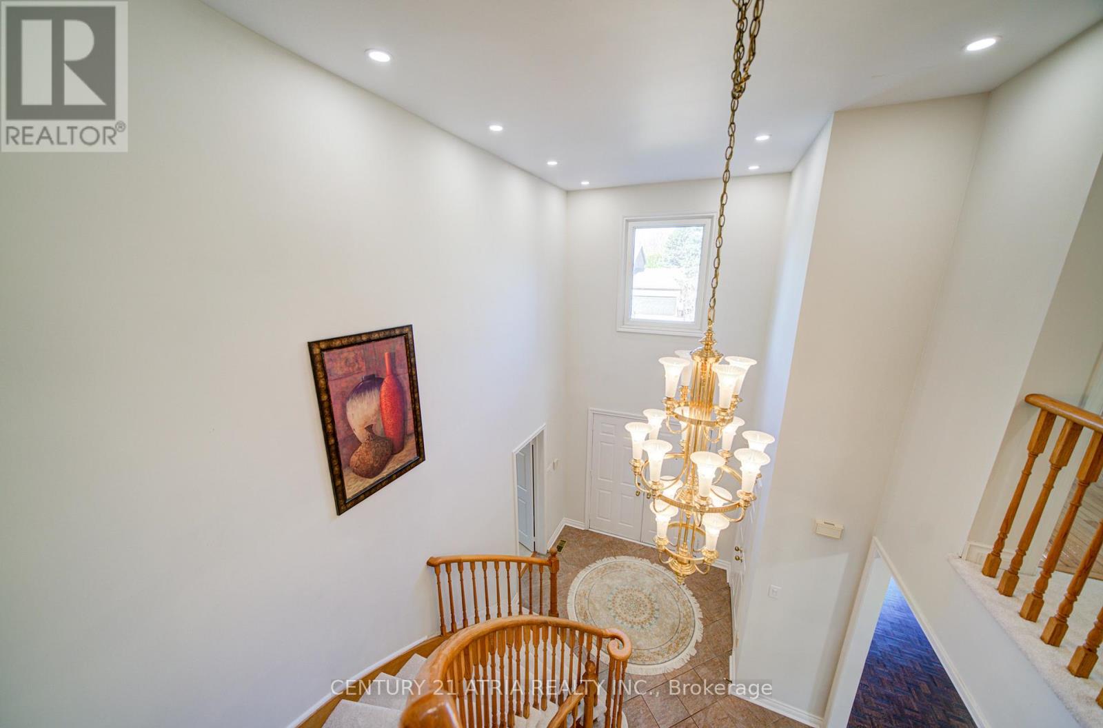 64 Craigleith Crescent, Richmond Hill, Ontario  L4E 2S4 - Photo 6 - N12964328