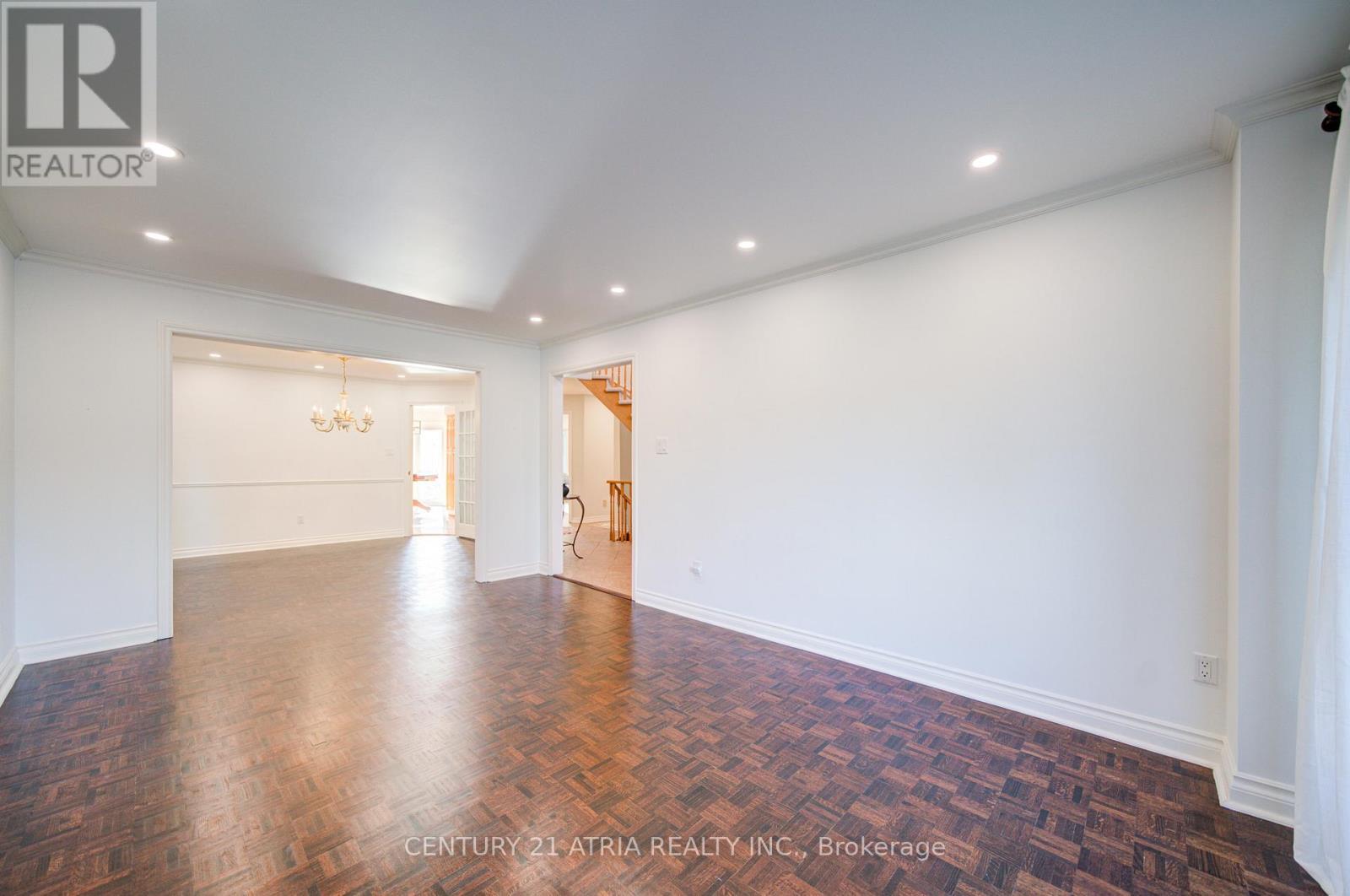 64 Craigleith Crescent, Richmond Hill, Ontario  L4E 2S4 - Photo 7 - N12964328