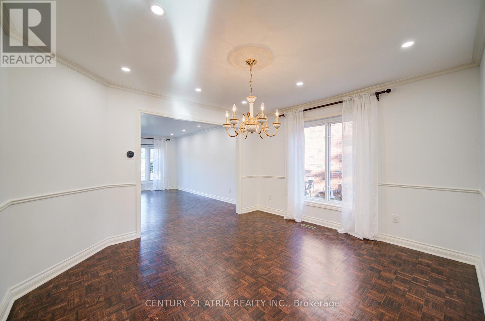 64 Craigleith Crescent, Richmond Hill, Ontario  L4E 2S4 - Photo 8 - N12964328