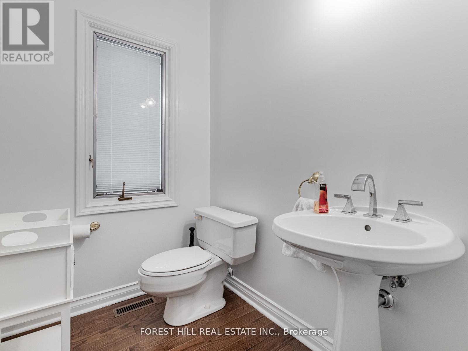 17 Dunloe Road, Richmond Hill, Ontario  L4B 2H6 - Photo 12 - N12964492