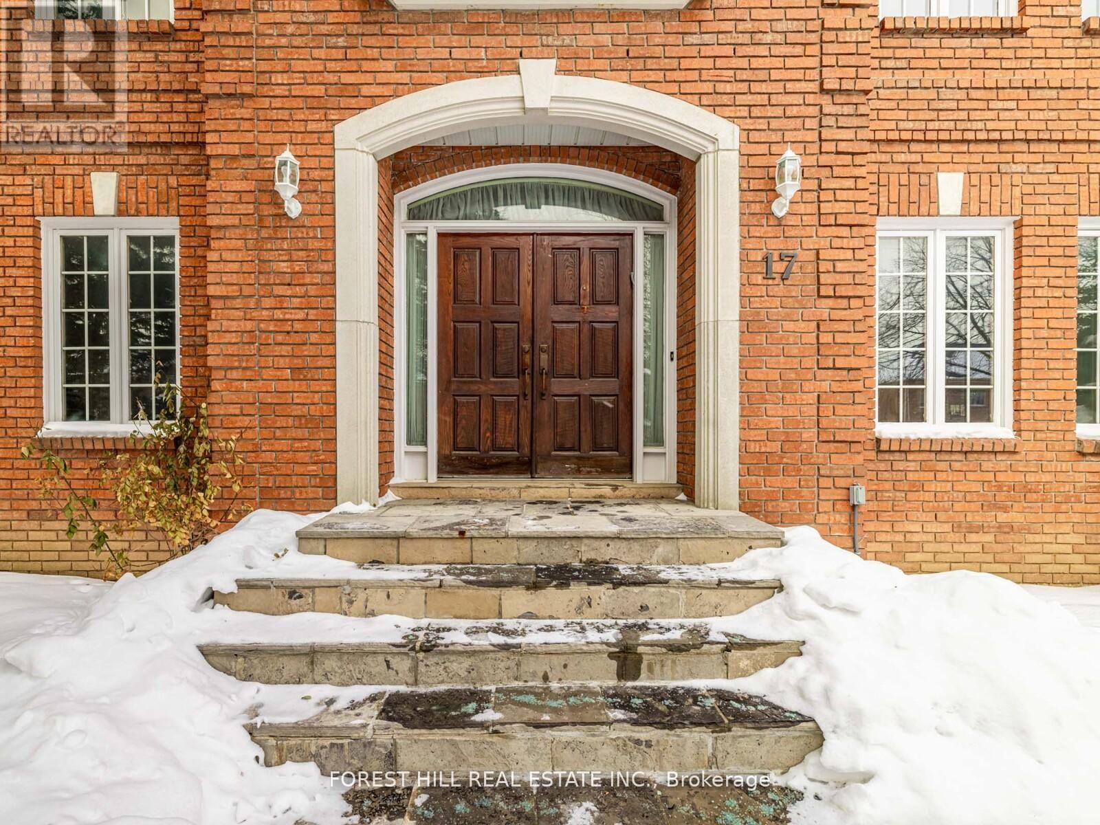 17 Dunloe Road, Richmond Hill, Ontario  L4B 2H6 - Photo 3 - N12964492