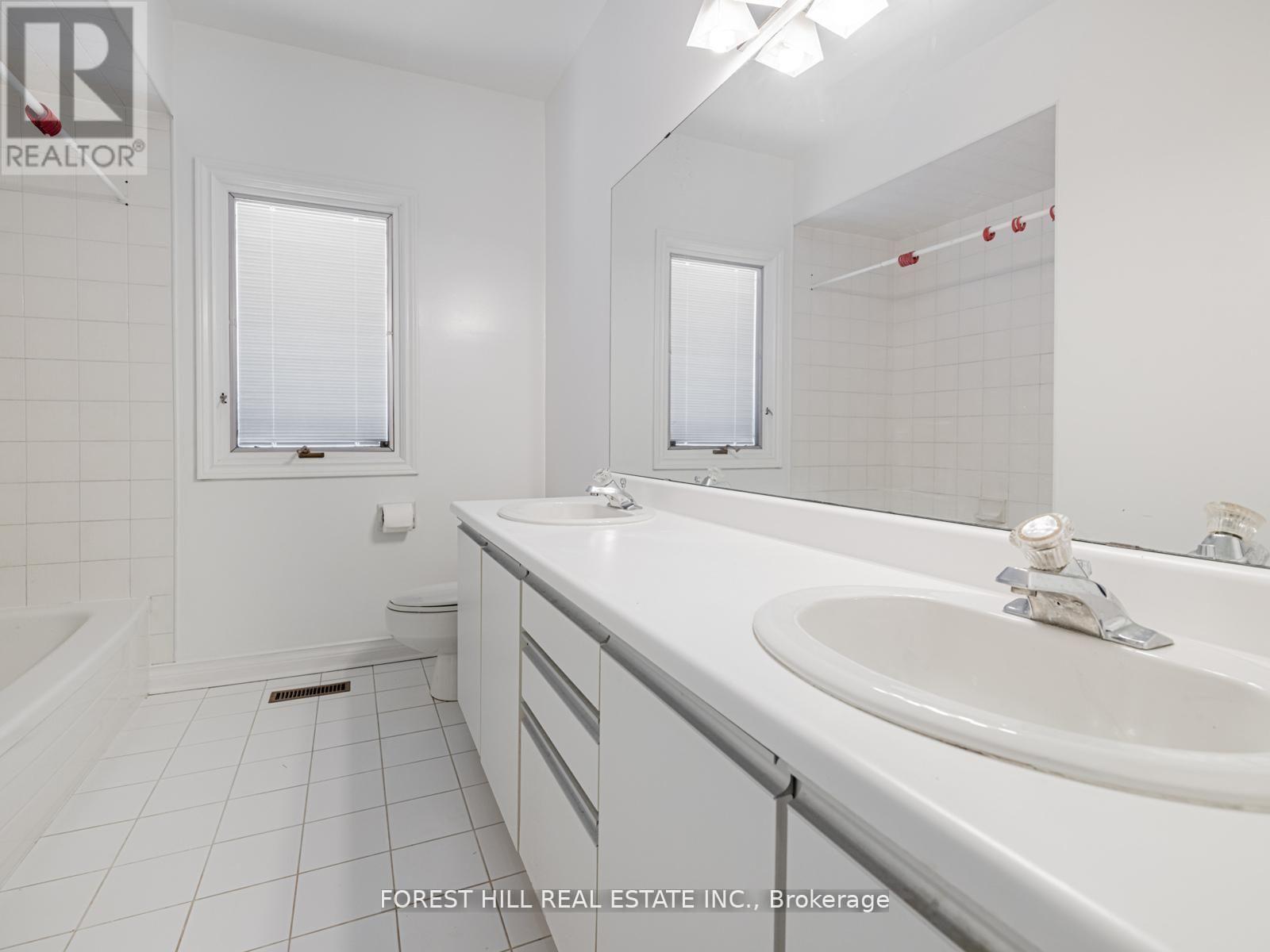 17 Dunloe Road, Richmond Hill, Ontario  L4B 2H6 - Photo 31 - N12964492