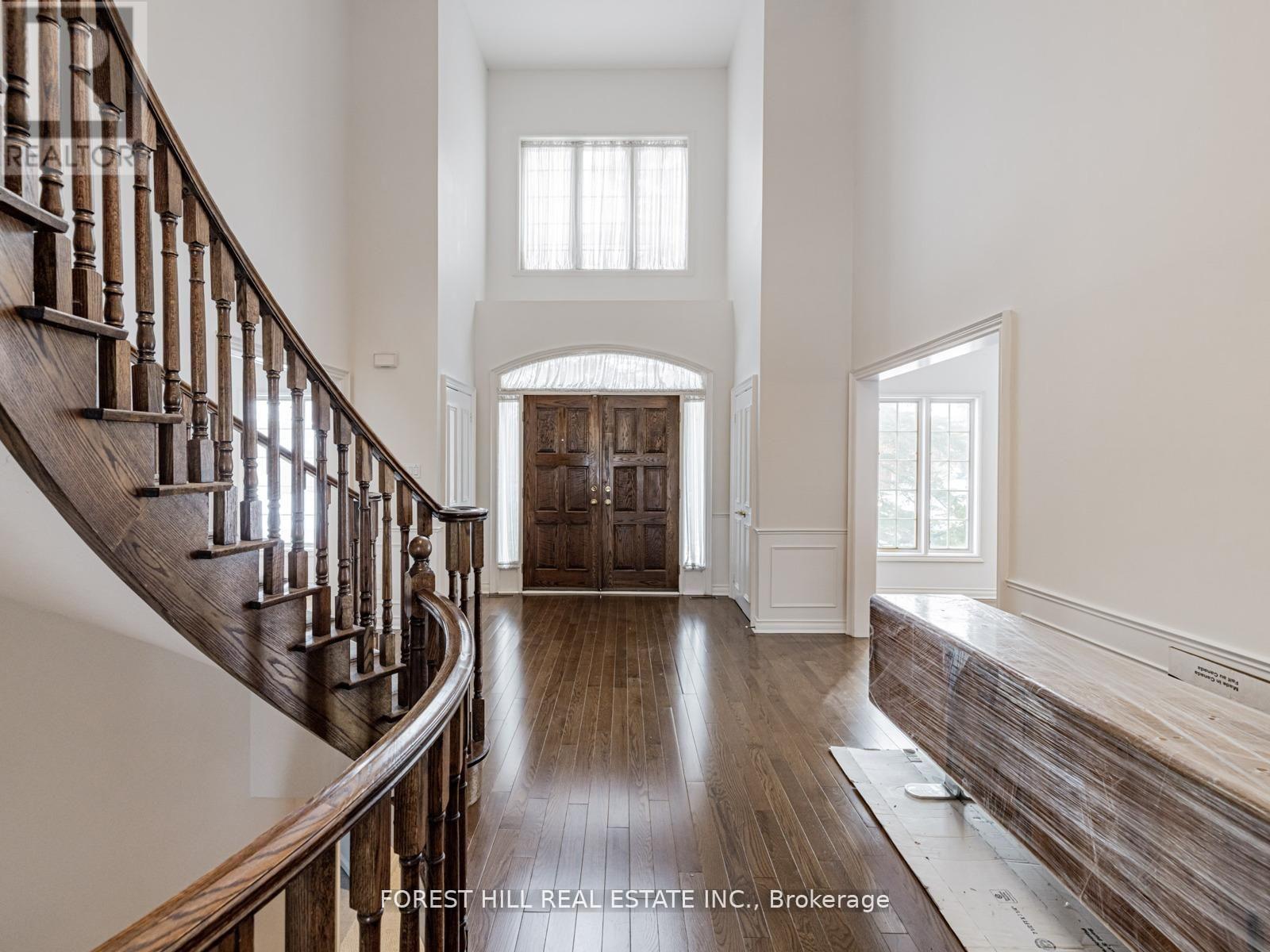 17 Dunloe Road, Richmond Hill, Ontario  L4B 2H6 - Photo 6 - N12964492