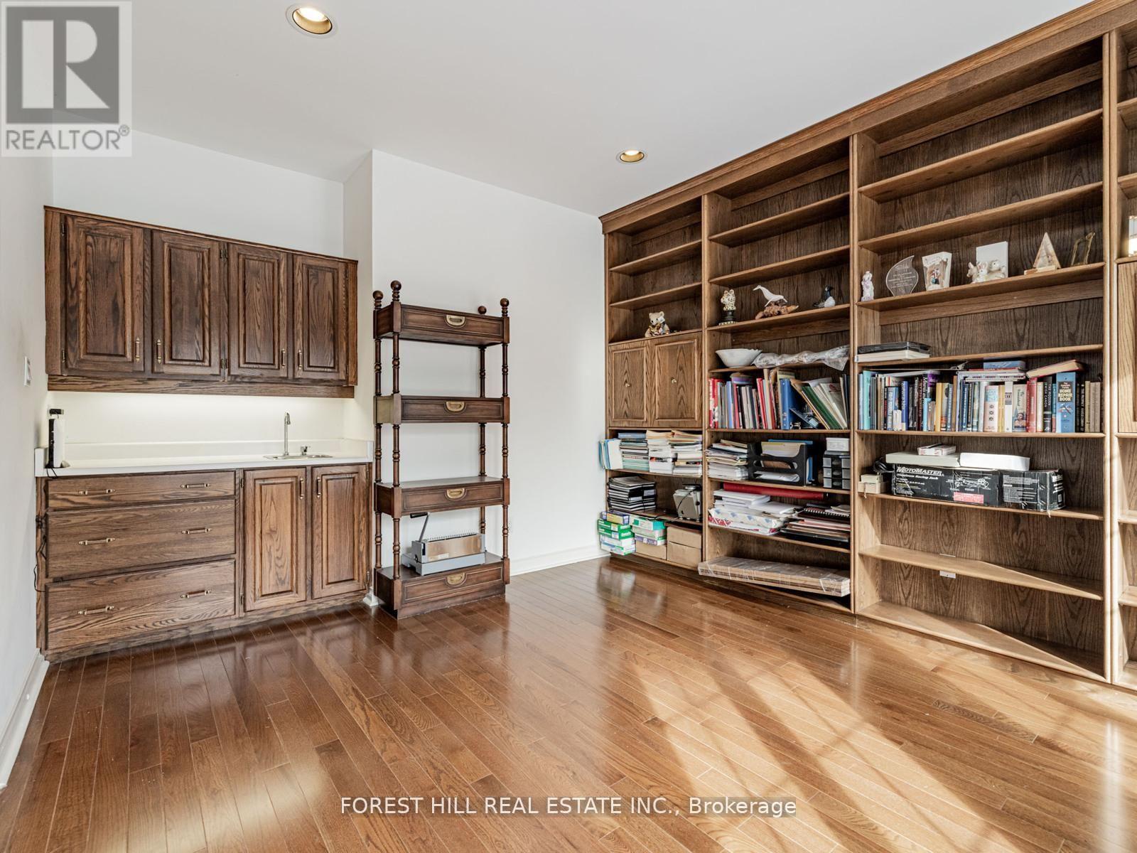 17 Dunloe Road, Richmond Hill, Ontario  L4B 2H6 - Photo 7 - N12964492