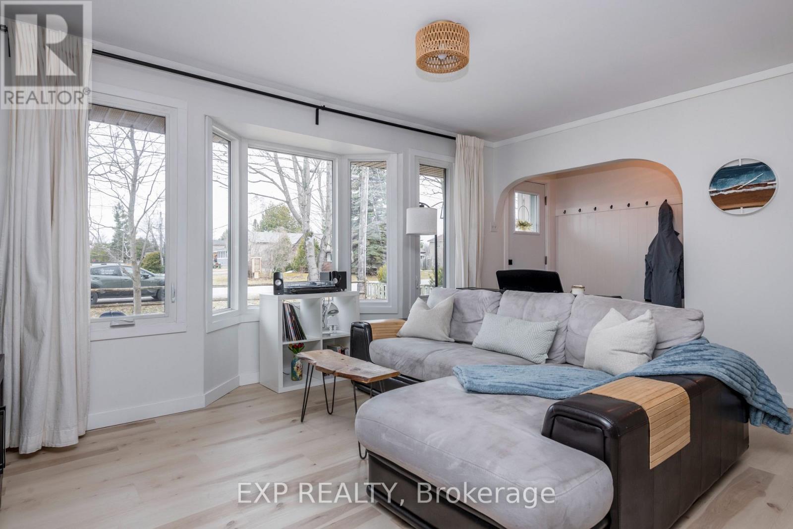 678 Rose Lane, Innisfil, Ontario  L9S 2H5 - Photo 4 - N12964538