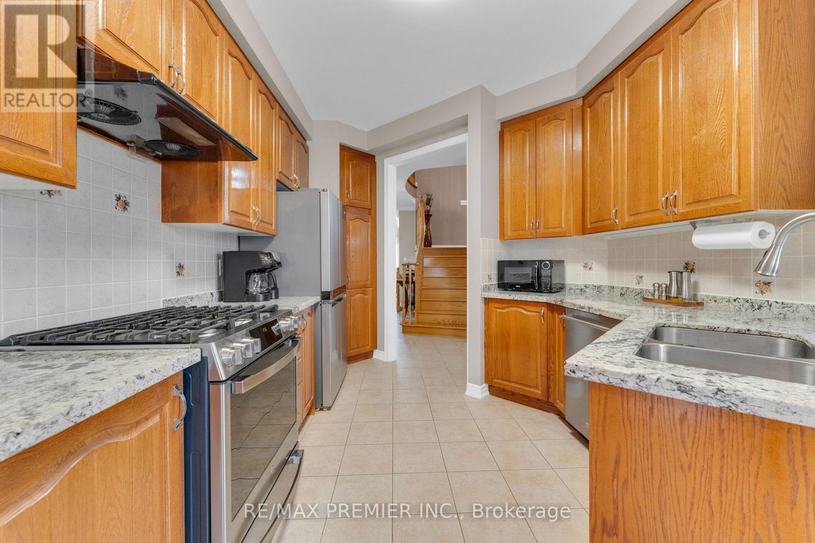 9 Oland Drive, Vaughan (Vellore Village), Ontario  L4H 2H3 - Photo 10 - N12964550