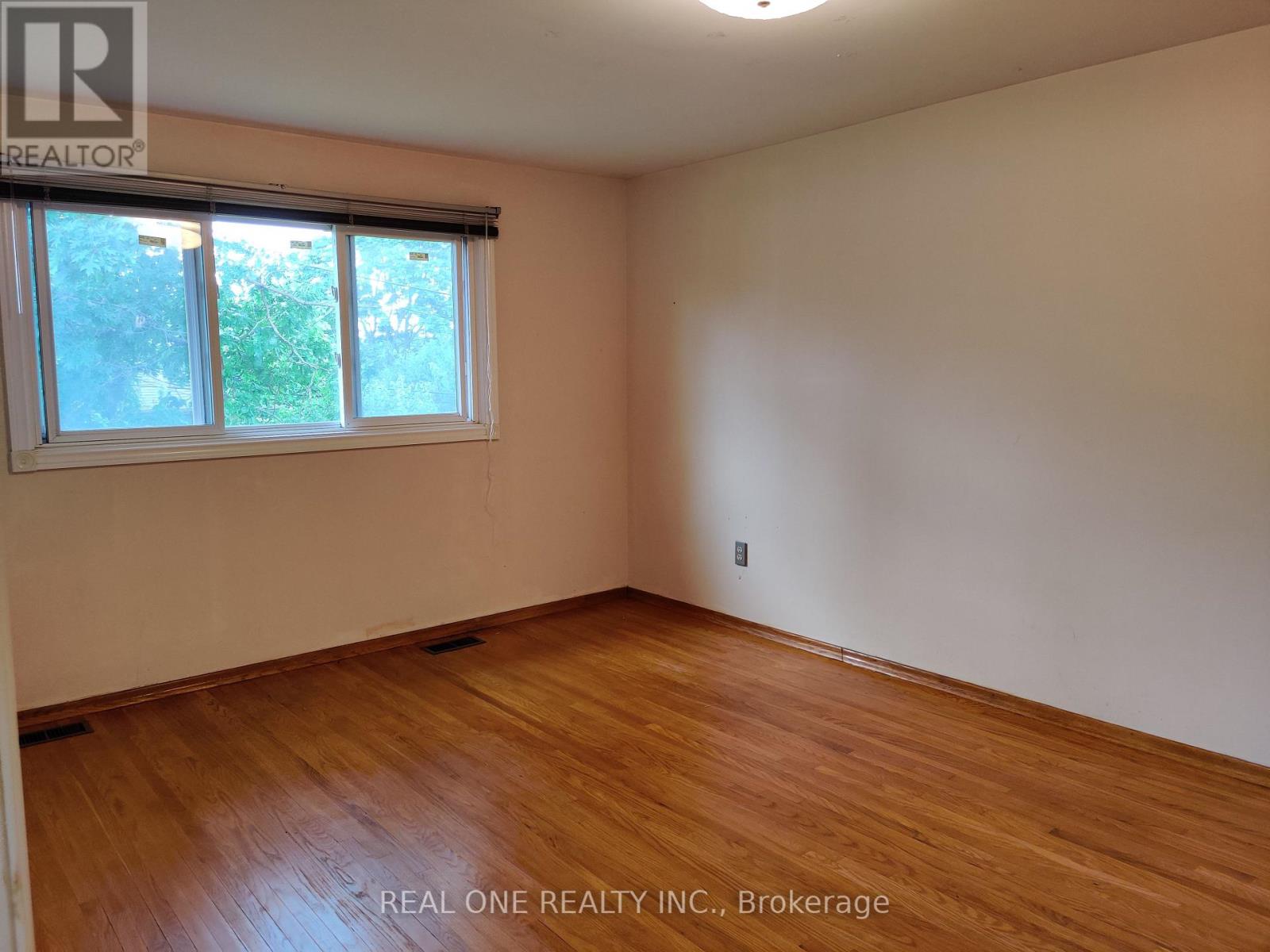 Upper - 93 Southdale Drive, Markham, Ontario  L3P 1K1 - Photo 10 - N12964570