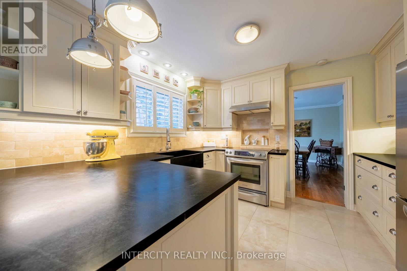 131 Torran Road, Vaughan, Ontario  L4L 3B4 - Photo 9 - N12964582