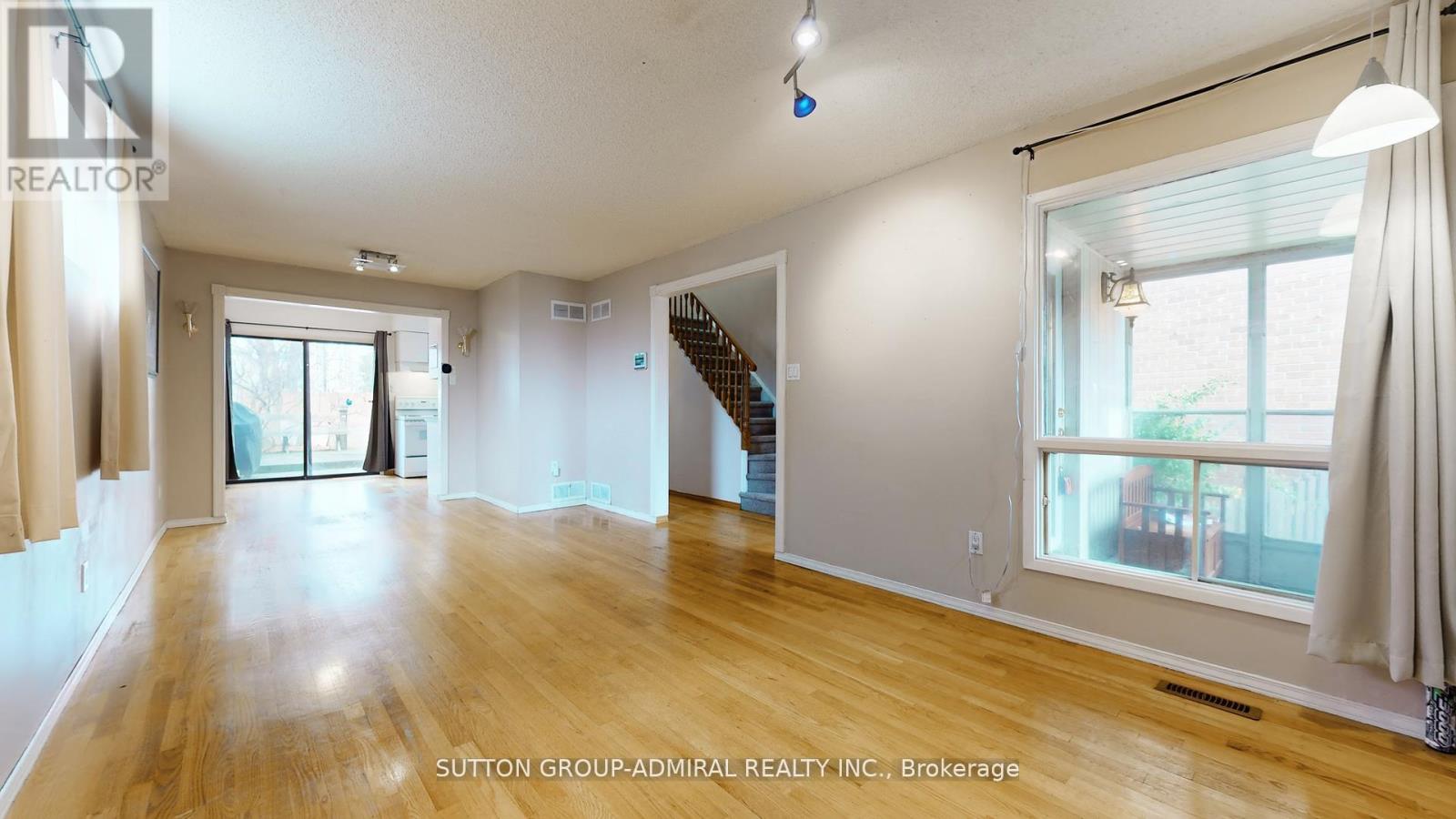 93 Patrice Crescent, Vaughan, Ontario  L4J 4Z2 - Photo 3 - N12964594