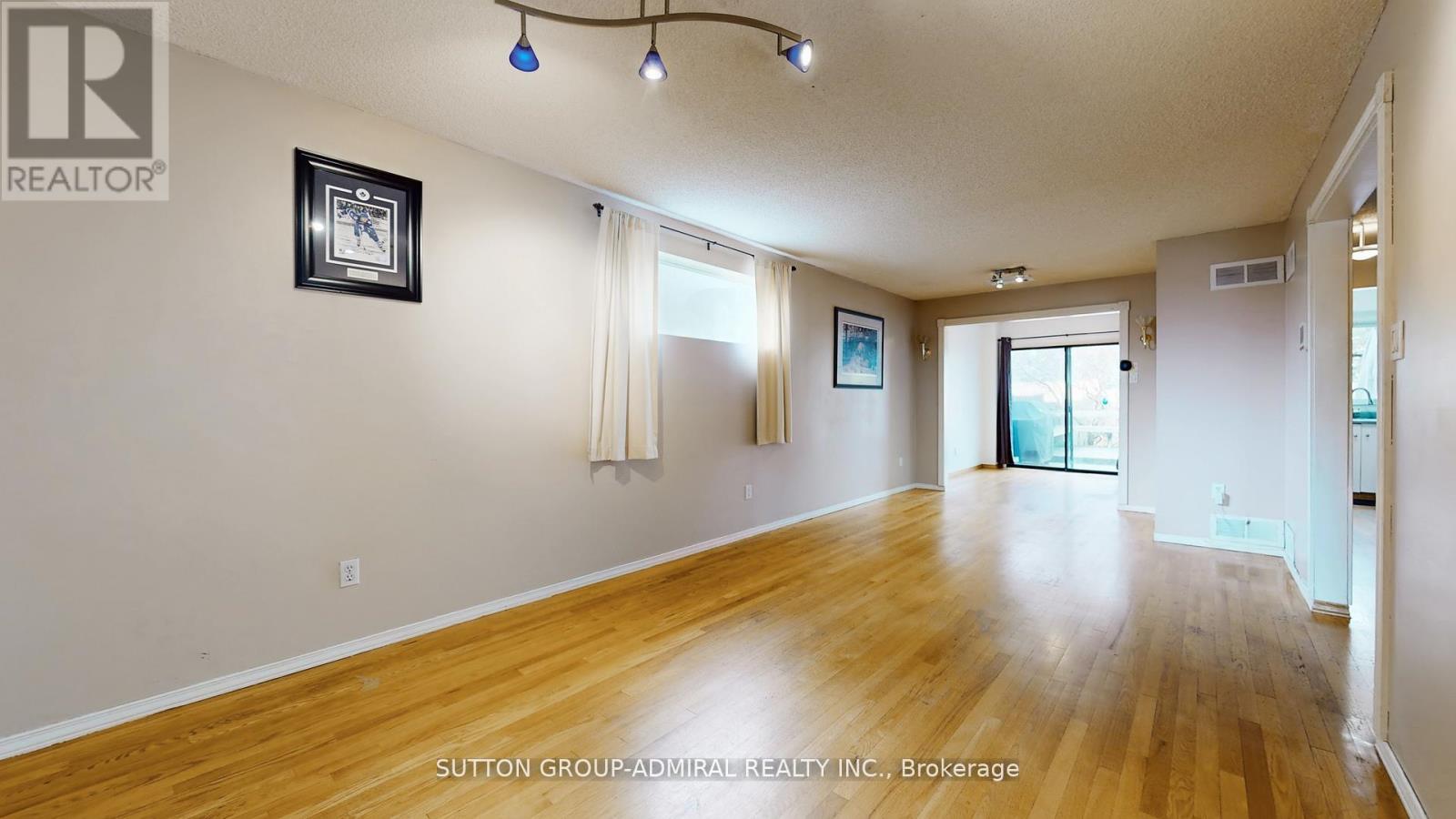 93 Patrice Crescent, Vaughan, Ontario  L4J 4Z2 - Photo 4 - N12964594