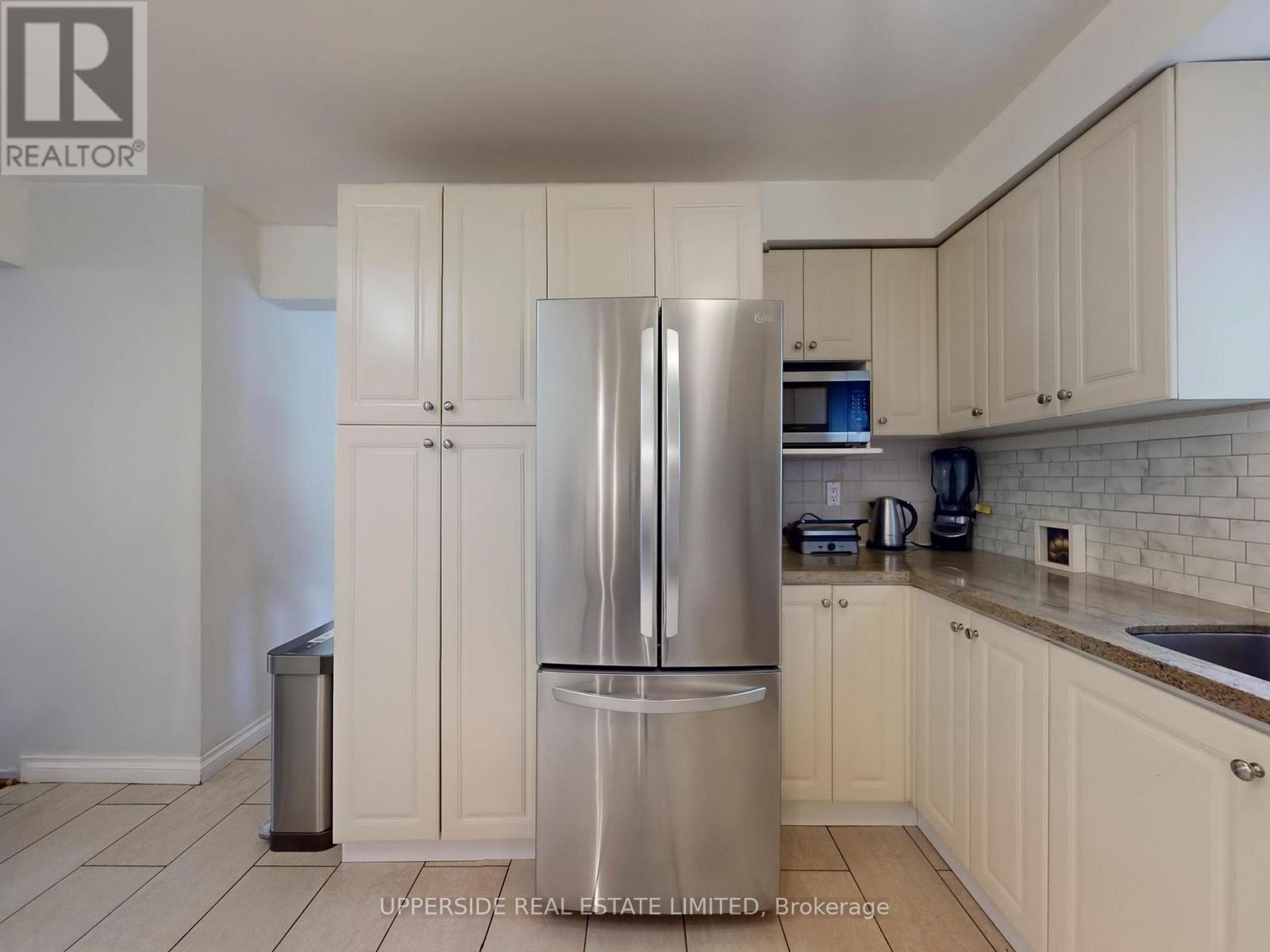 64 Colleen Street, Vaughan (Crestwood-Springfarm-Yorkhill), Ontario  L4J 5G6 - Photo 10 - N12964644