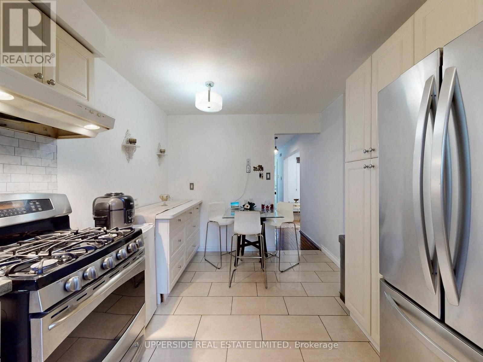 64 Colleen Street, Vaughan (Crestwood-Springfarm-Yorkhill), Ontario  L4J 5G6 - Photo 11 - N12964644