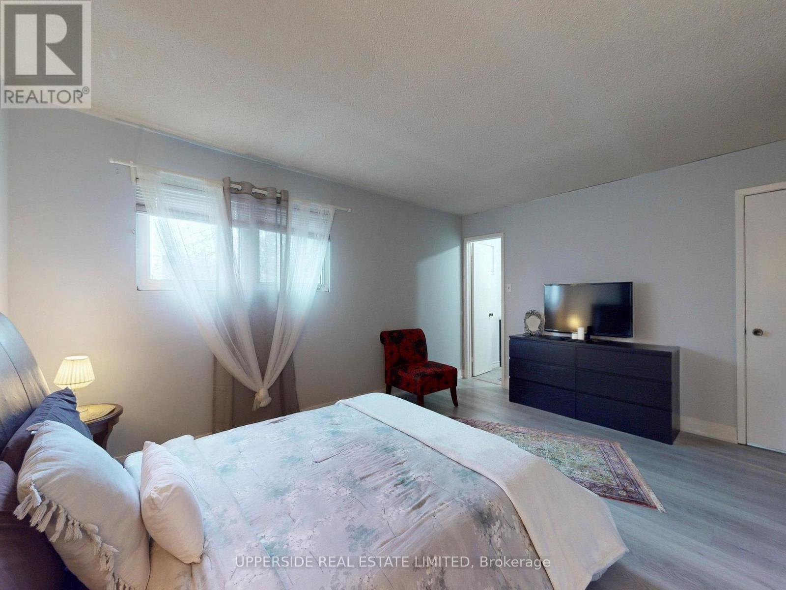 64 Colleen Street, Vaughan (Crestwood-Springfarm-Yorkhill), Ontario  L4J 5G6 - Photo 16 - N12964644