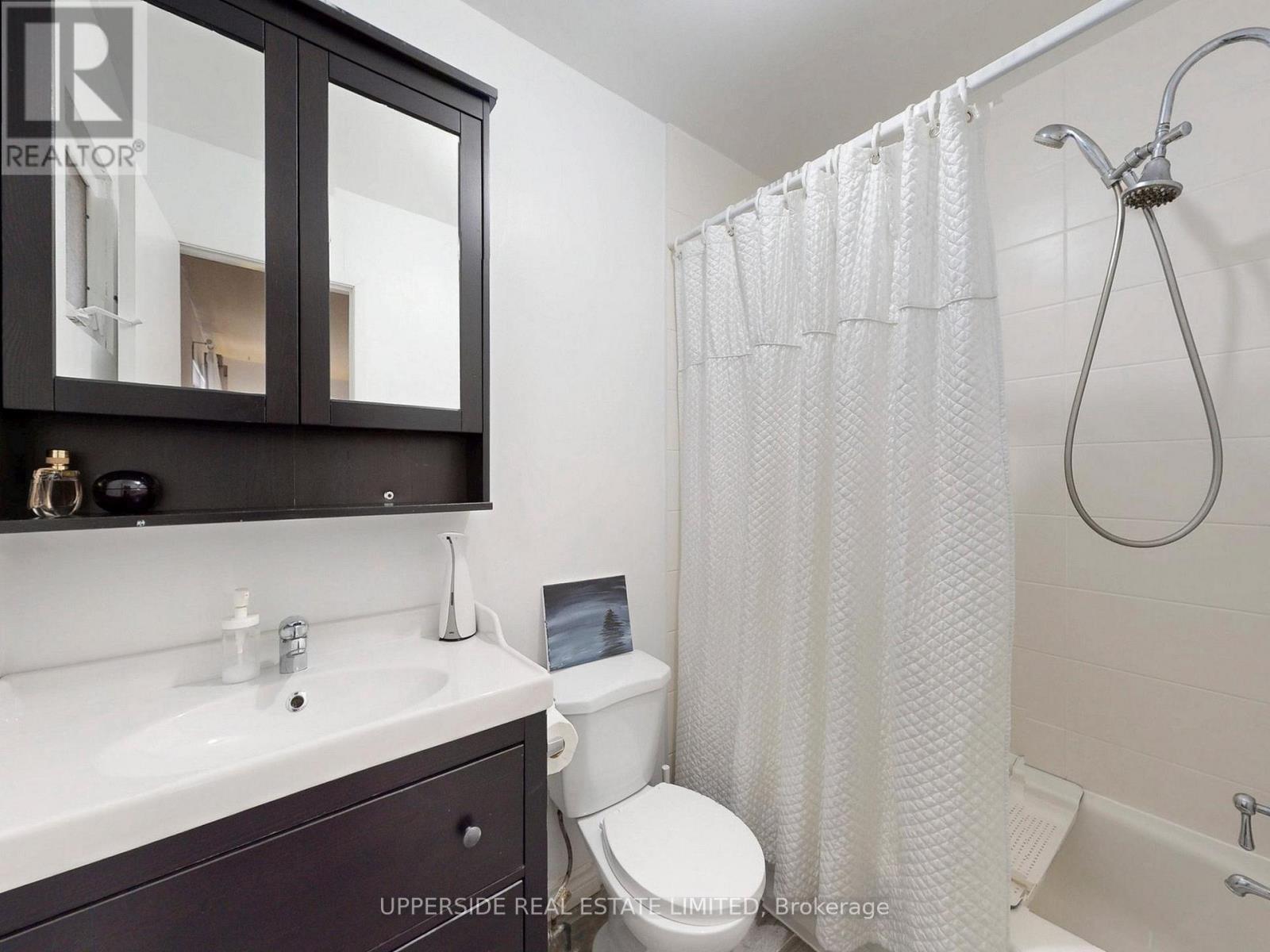 64 Colleen Street, Vaughan (Crestwood-Springfarm-Yorkhill), Ontario  L4J 5G6 - Photo 17 - N12964644