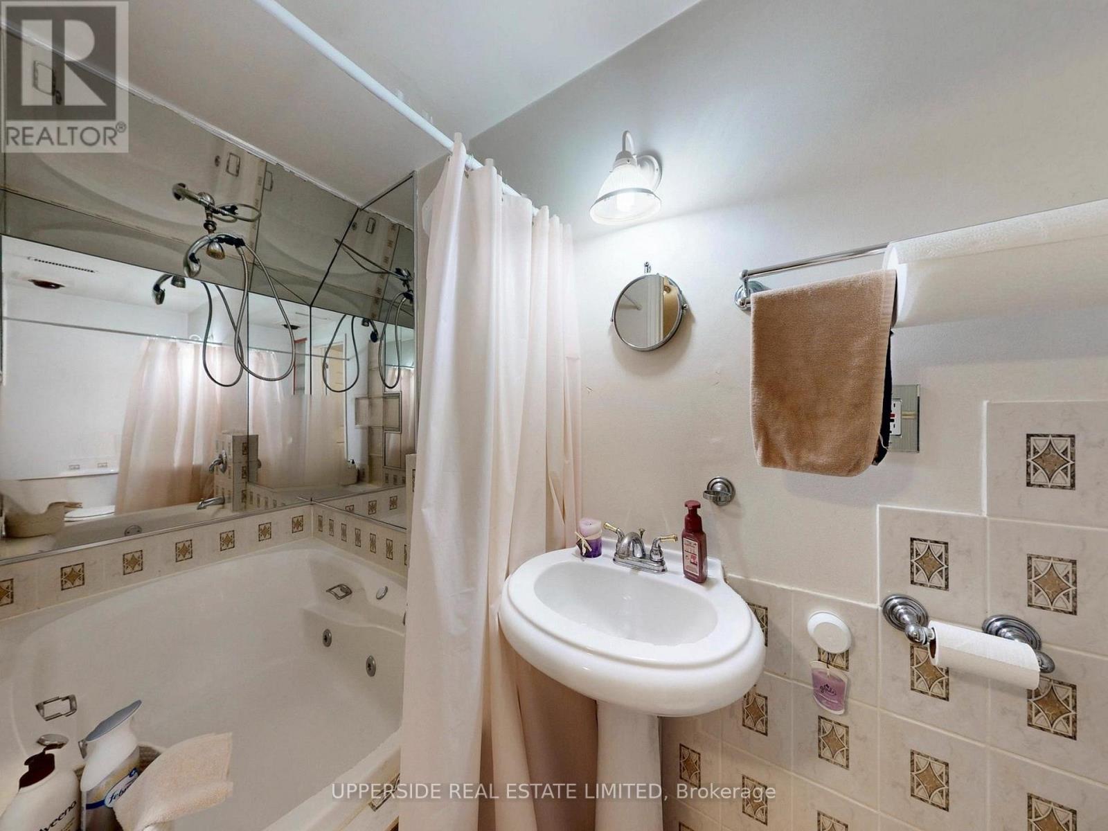 64 Colleen Street, Vaughan (Crestwood-Springfarm-Yorkhill), Ontario  L4J 5G6 - Photo 27 - N12964644