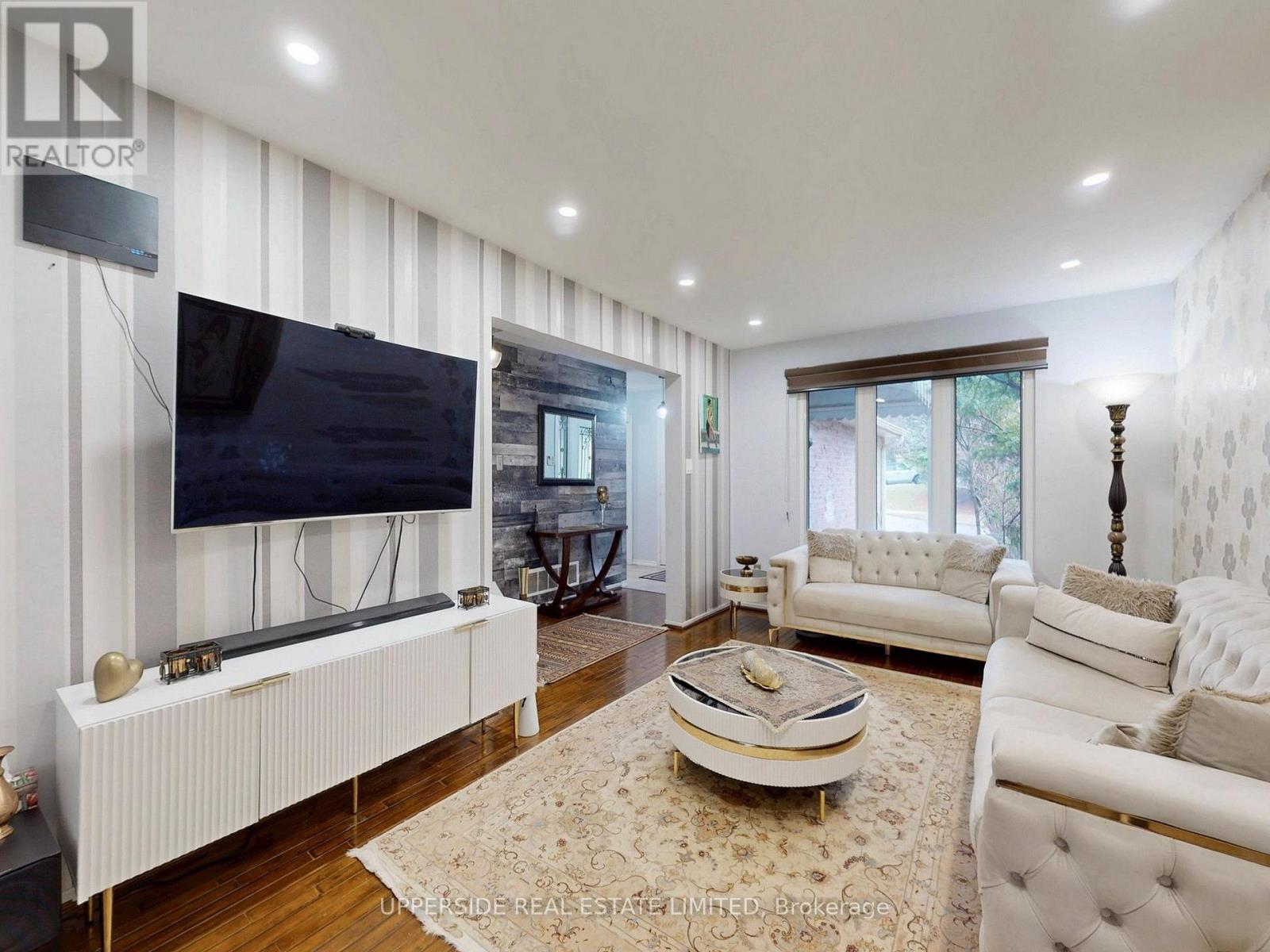 64 Colleen Street, Vaughan (Crestwood-Springfarm-Yorkhill), Ontario  L4J 5G6 - Photo 3 - N12964644