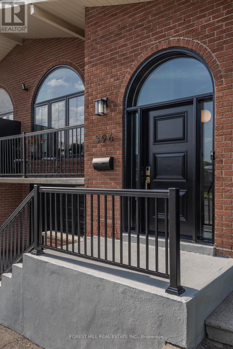 Upper - 596 Woodbridge Avenue, Vaughan, Ontario  L4L 2T7 - Photo 2 - N12964650